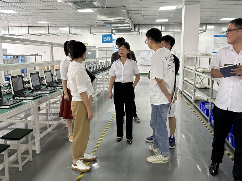 市局領導蒞臨指導，共繪綿陽市先鋒醫(yī)療器械新篇章！2.jpg
